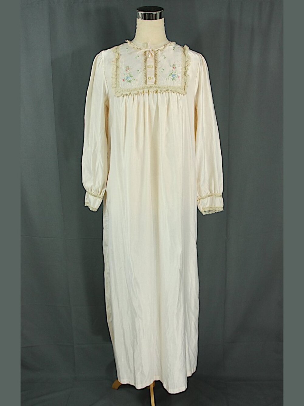 Vintage Barbizon Floral Embroidered Satin Granny Peignoir Nightgown M 1970s